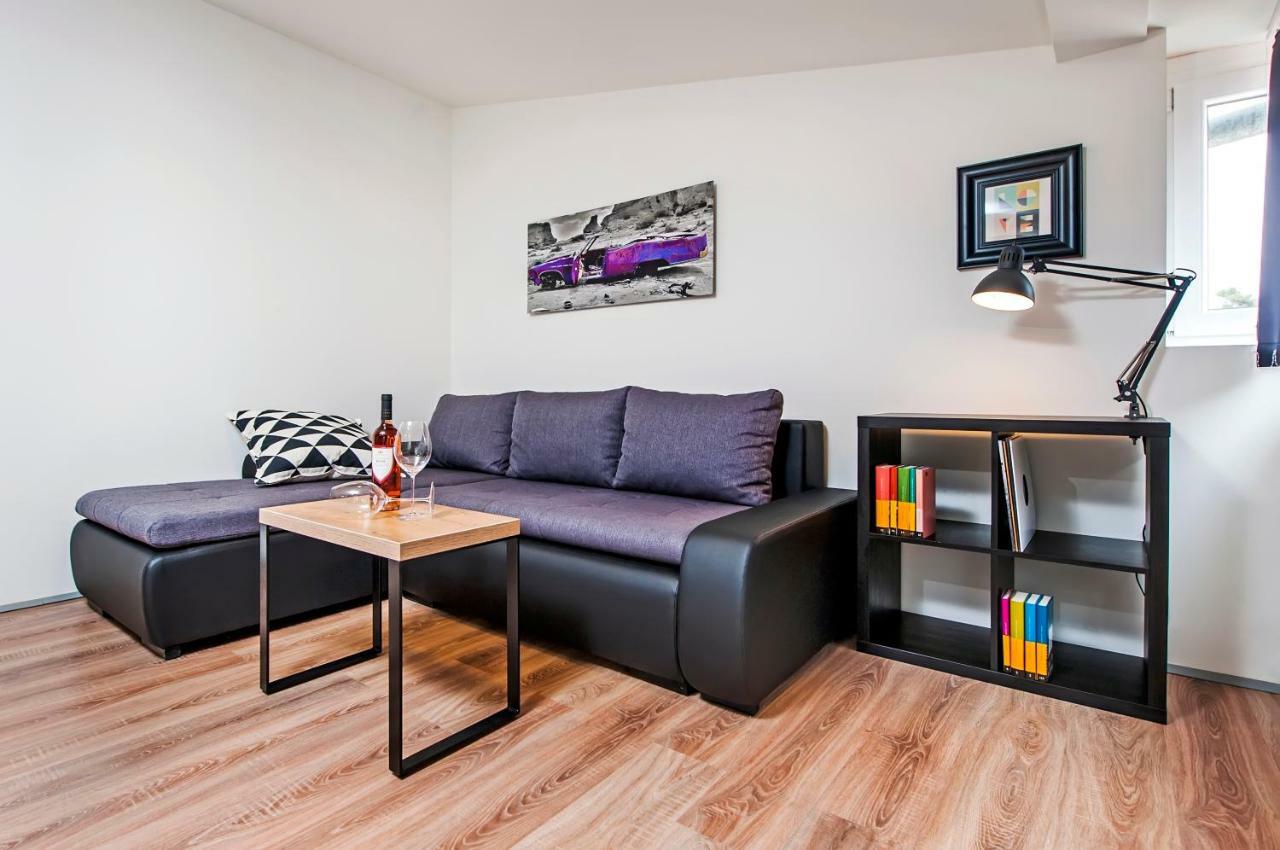 Lakovich Sea View Apartments 로비니 외부 사진