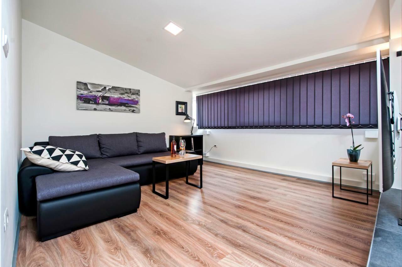 Lakovich Sea View Apartments 로비니 외부 사진