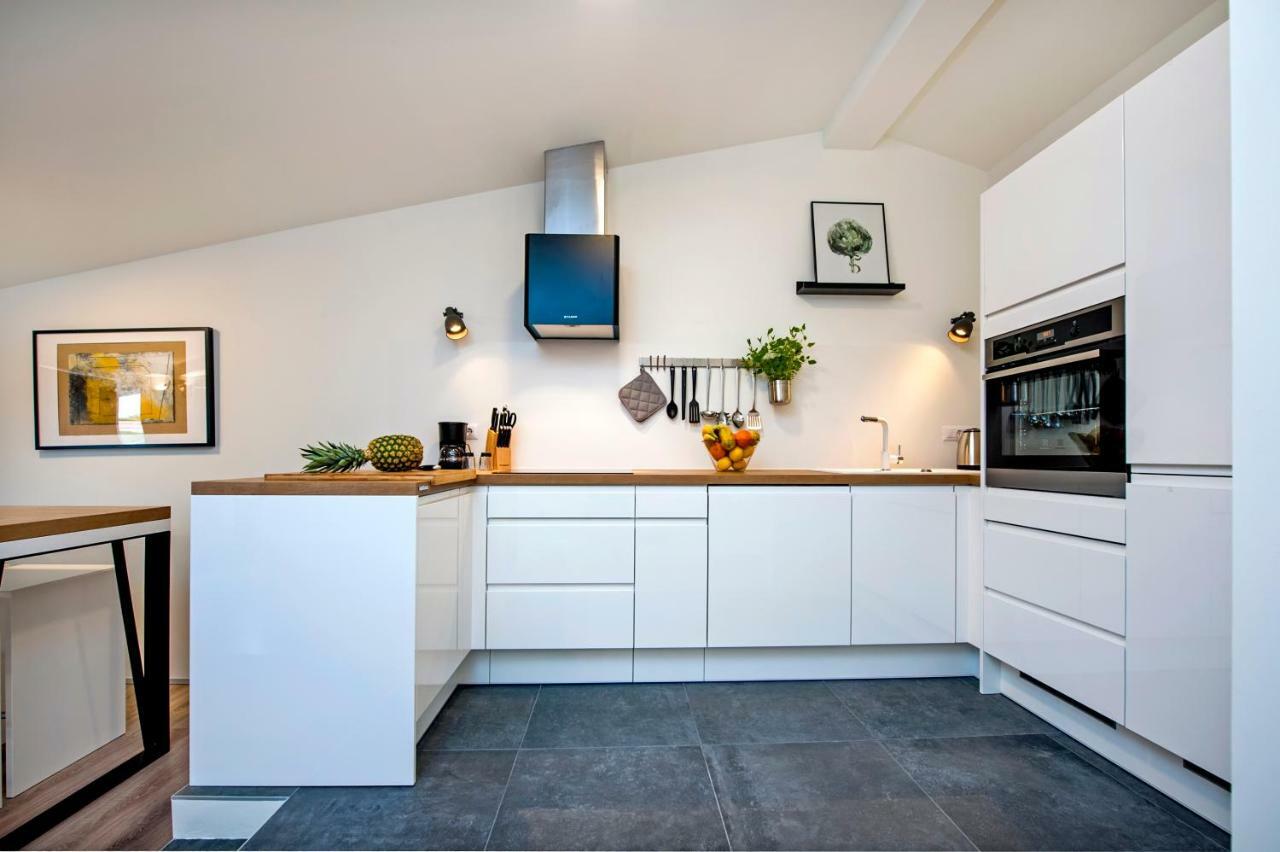 Lakovich Sea View Apartments 로비니 외부 사진