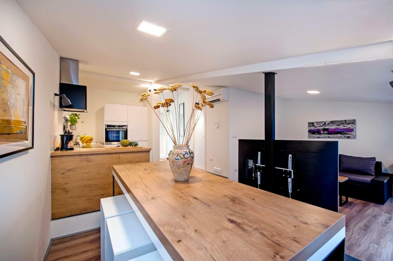 Lakovich Sea View Apartments 로비니 외부 사진