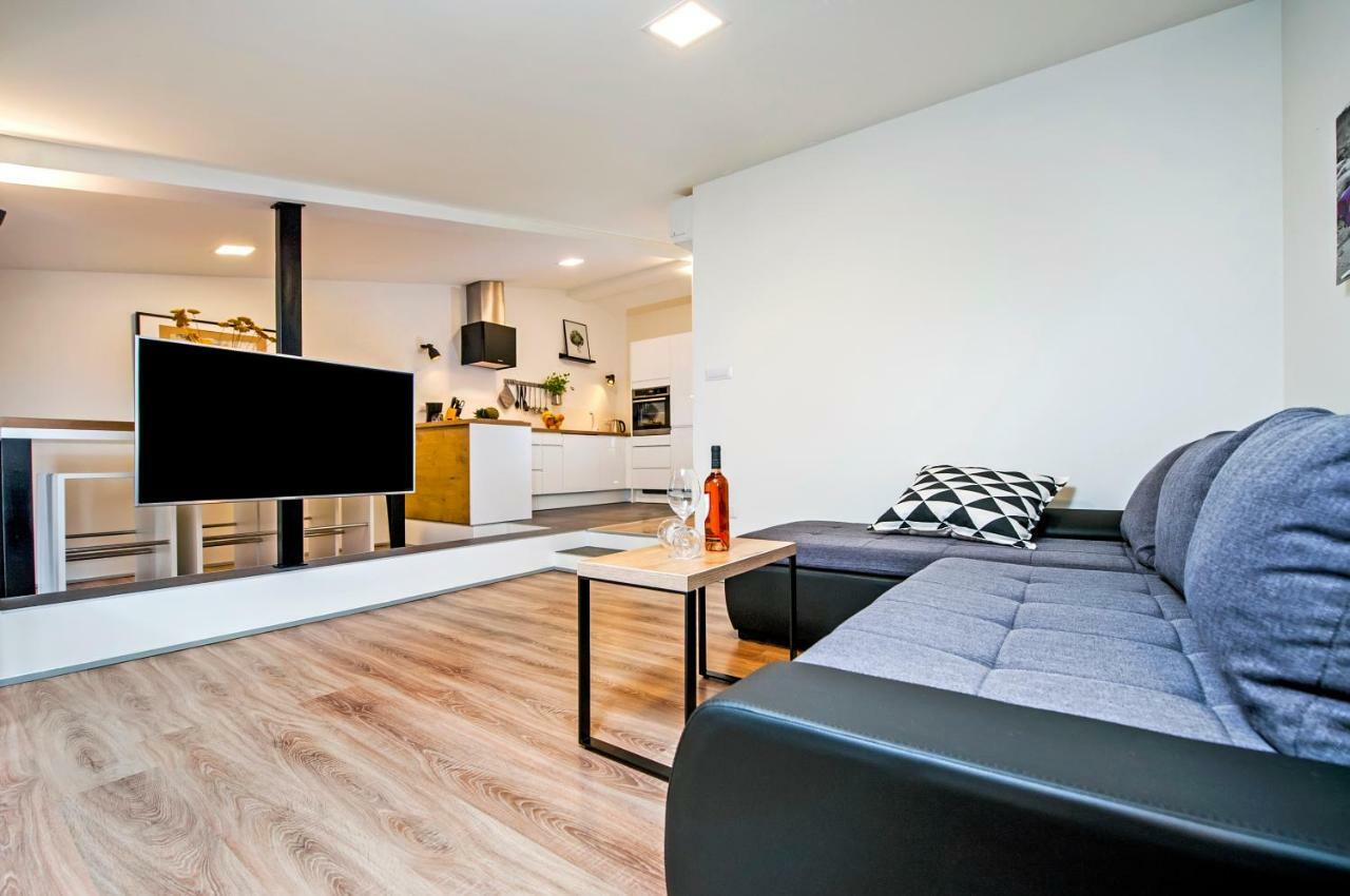 Lakovich Sea View Apartments 로비니 외부 사진