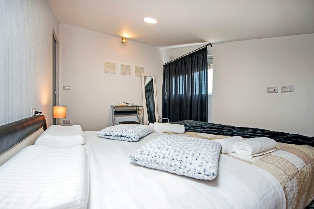 Lakovich Sea View Apartments 로비니 외부 사진