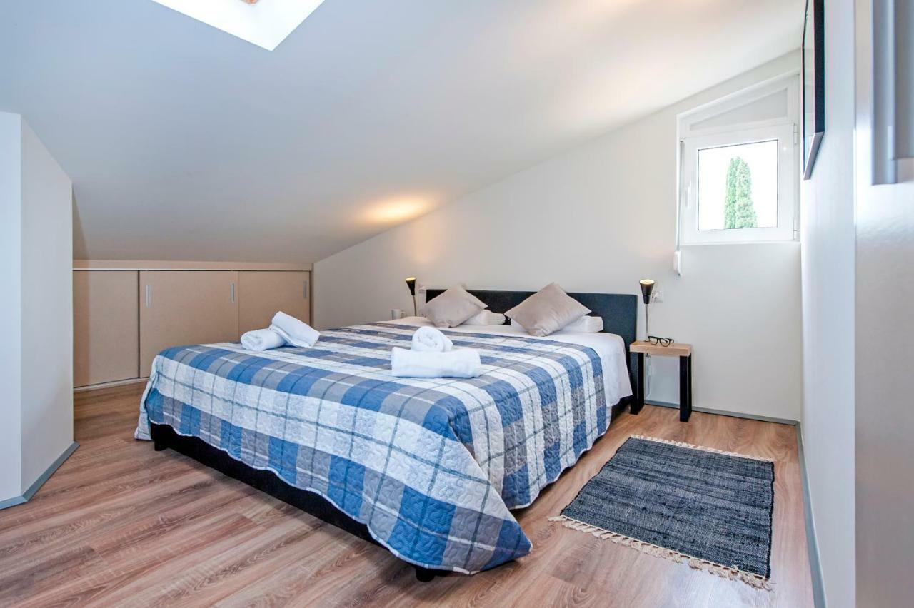 Lakovich Sea View Apartments 로비니 외부 사진