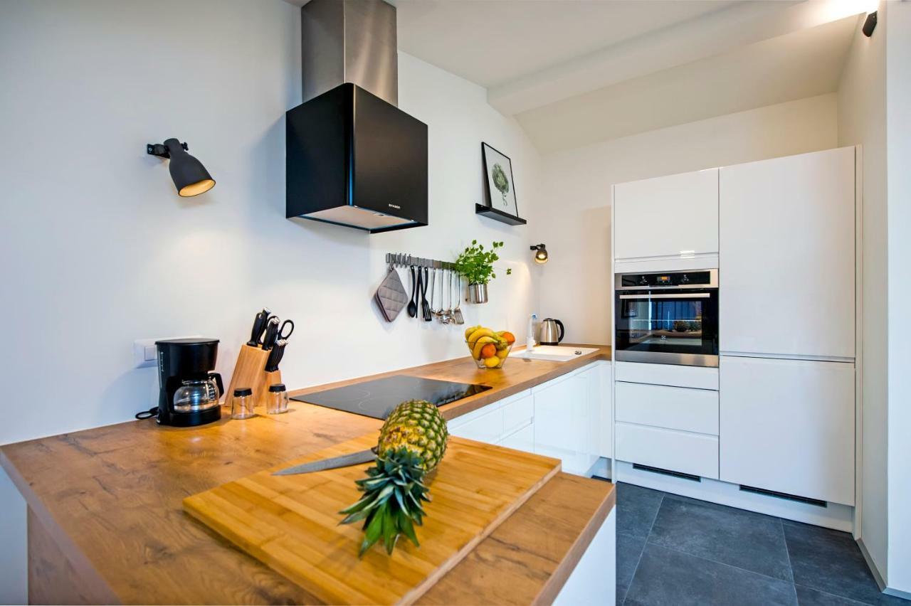 Lakovich Sea View Apartments 로비니 외부 사진