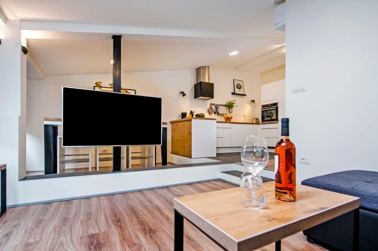 Lakovich Sea View Apartments 로비니 외부 사진