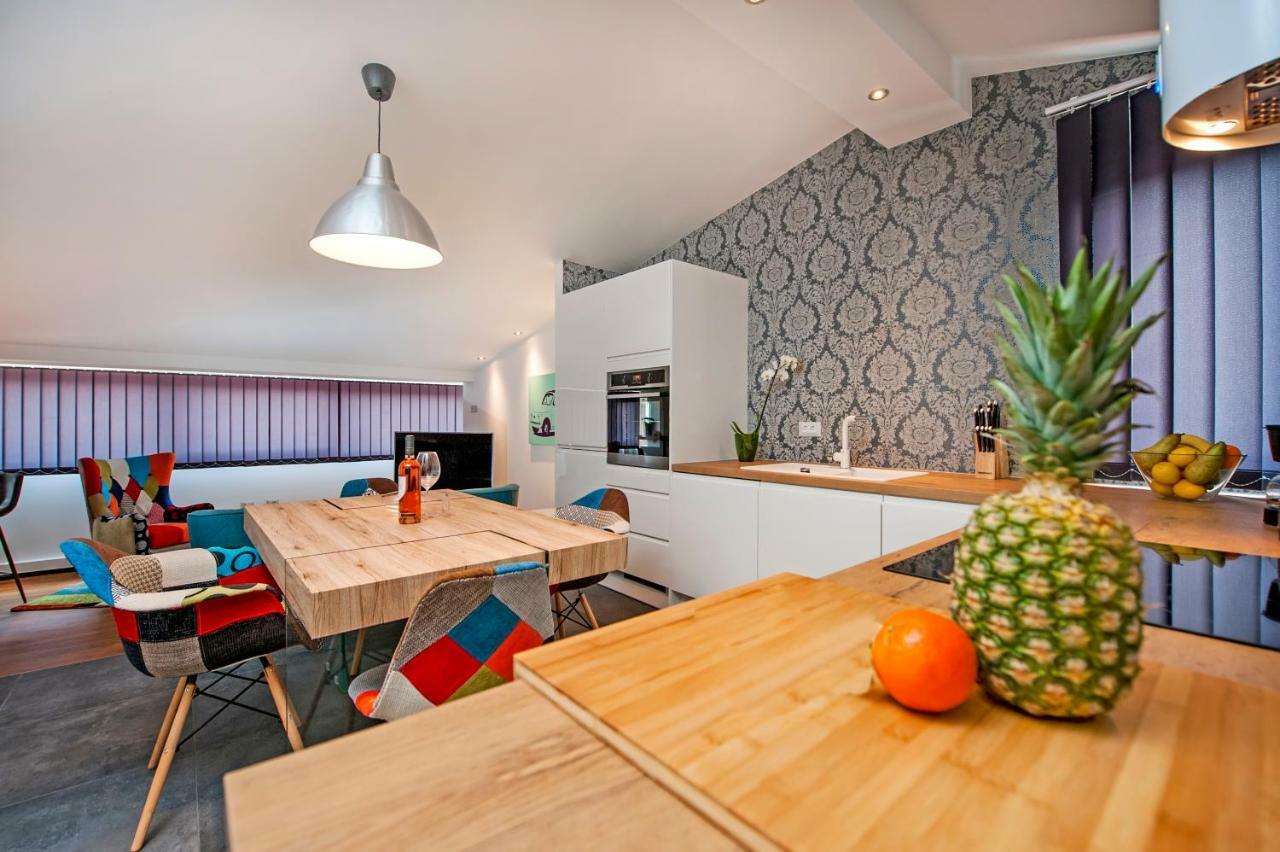 Lakovich Sea View Apartments 로비니 외부 사진