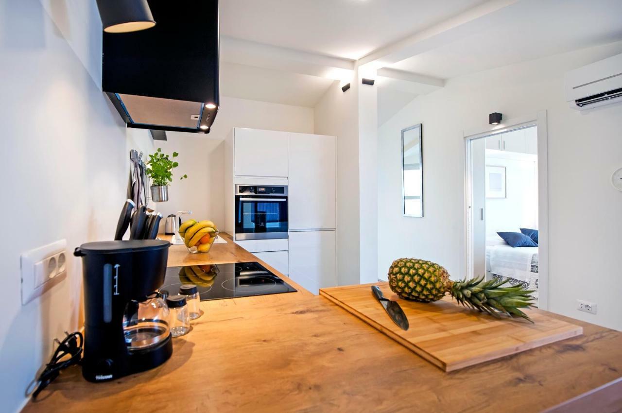 Lakovich Sea View Apartments 로비니 외부 사진