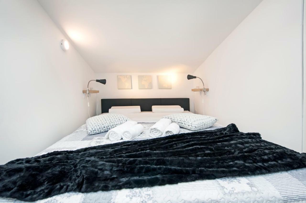 Lakovich Sea View Apartments 로비니 외부 사진