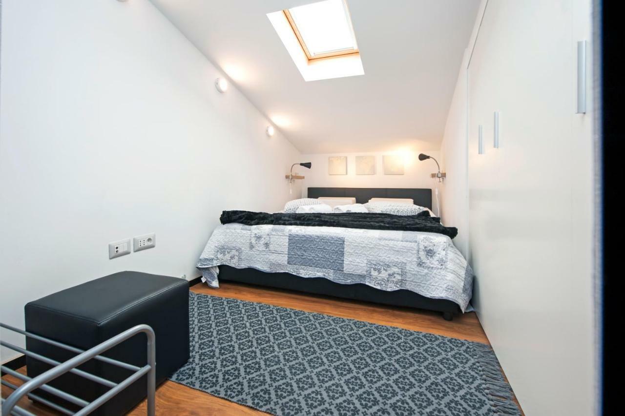 Lakovich Sea View Apartments 로비니 외부 사진