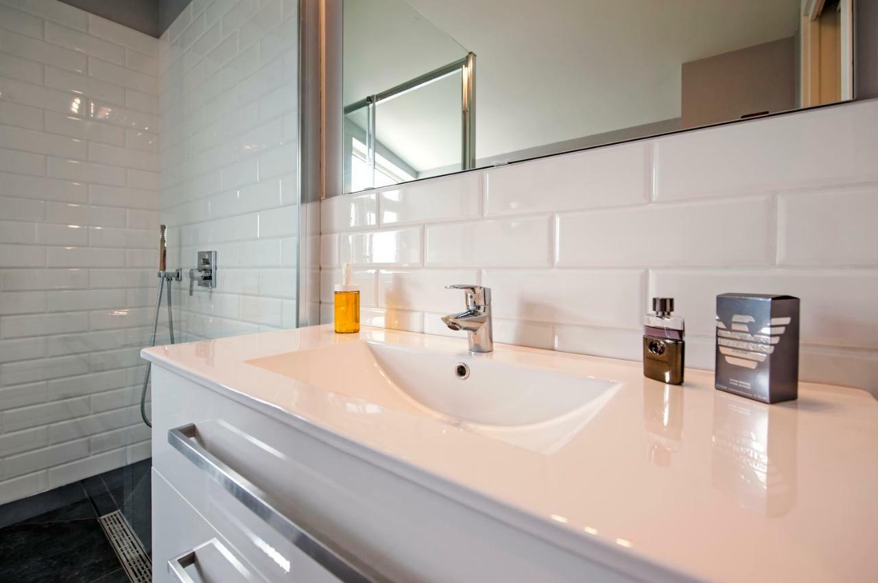 Lakovich Sea View Apartments 로비니 외부 사진