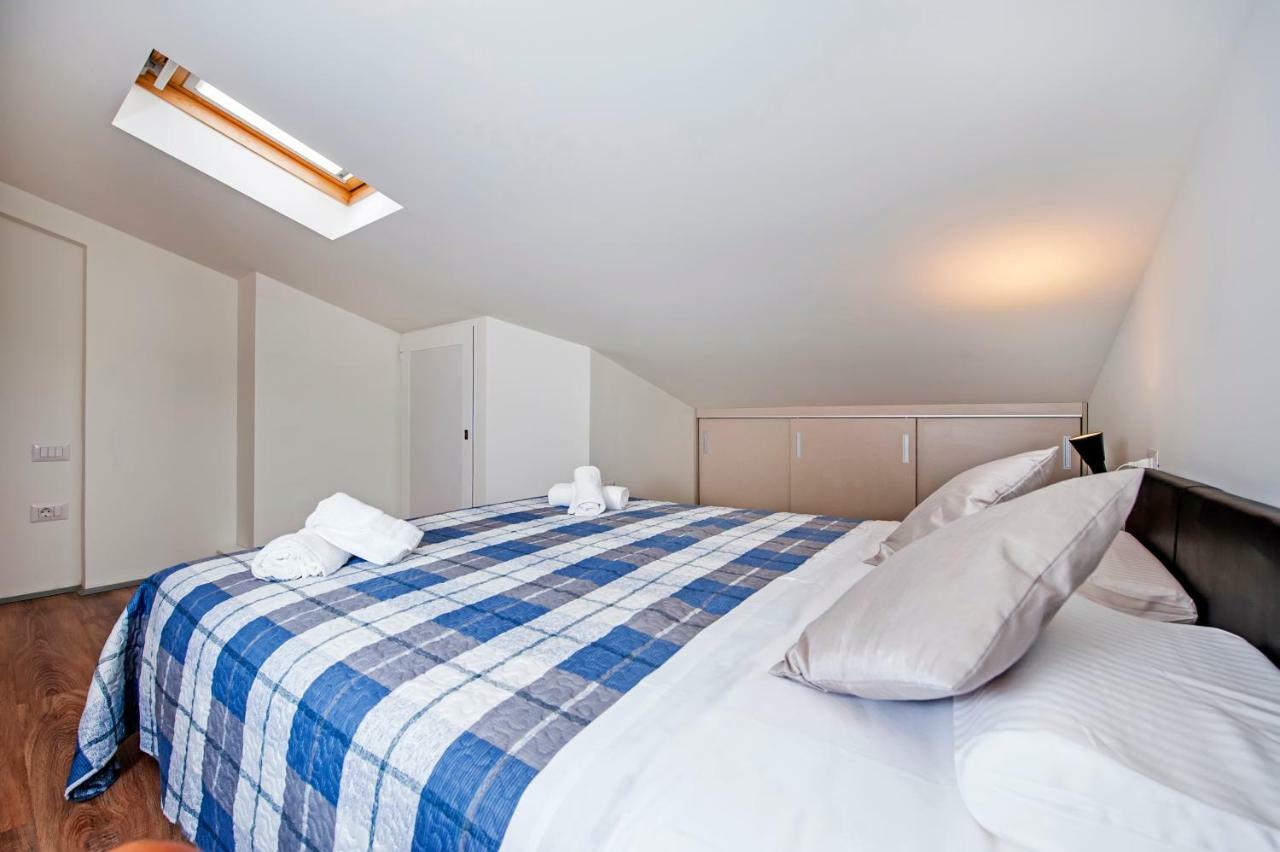 Lakovich Sea View Apartments 로비니 외부 사진
