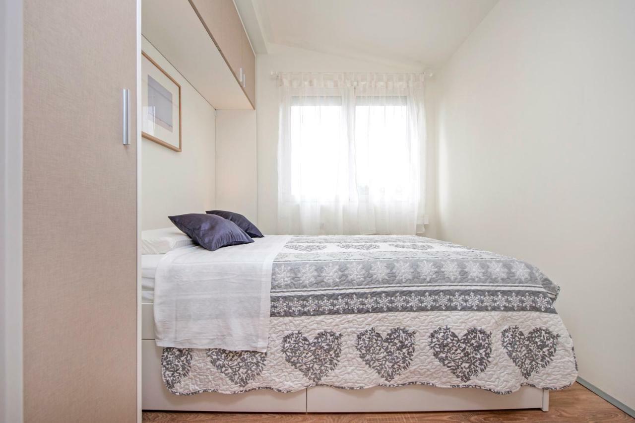 Lakovich Sea View Apartments 로비니 외부 사진