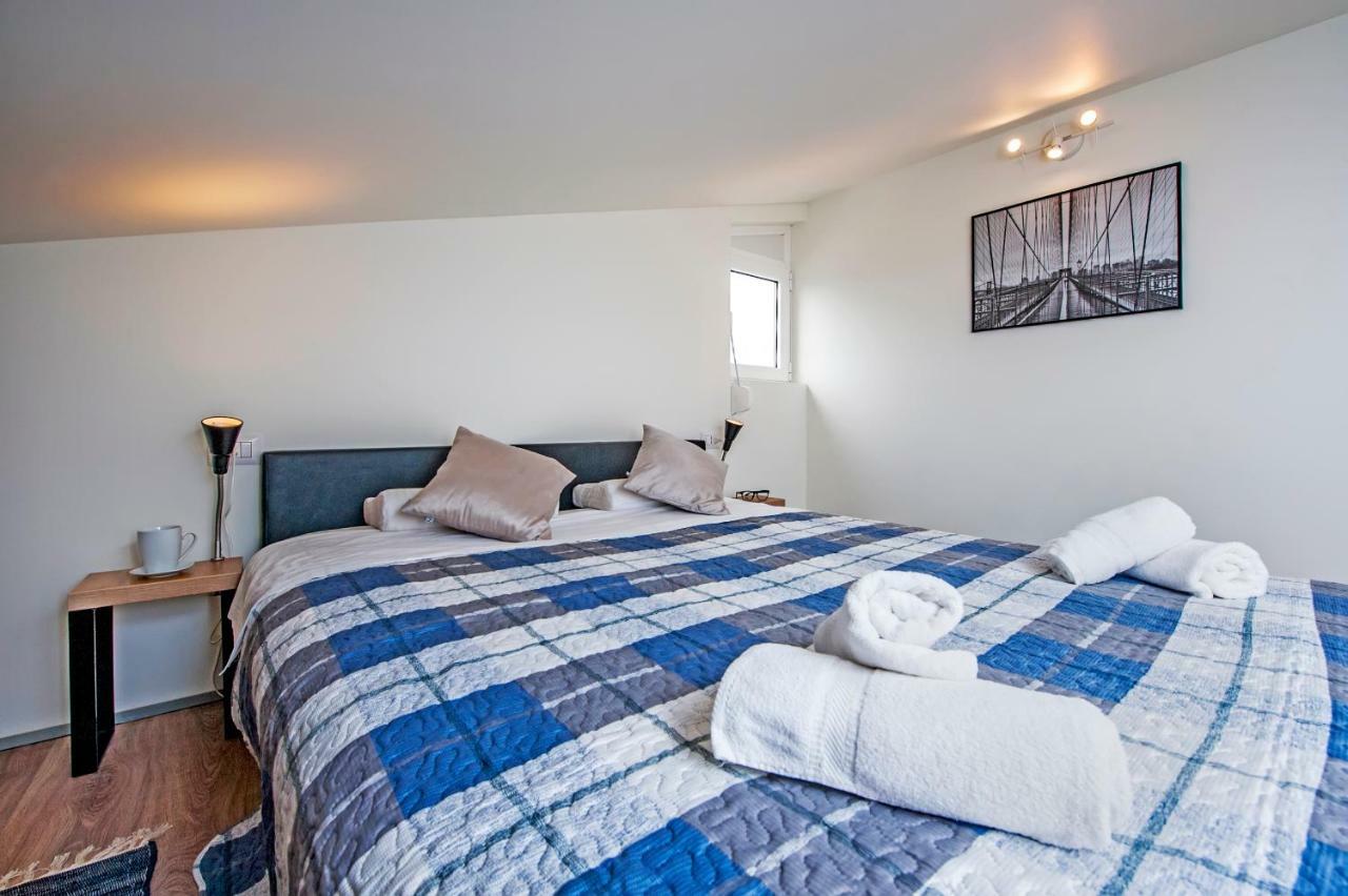 Lakovich Sea View Apartments 로비니 외부 사진