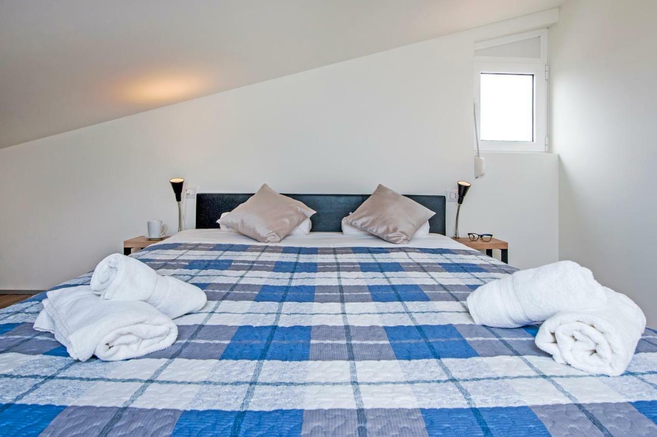 Lakovich Sea View Apartments 로비니 외부 사진